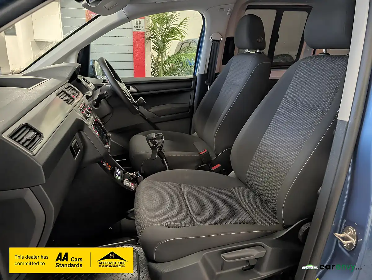 Used 2017 Volkswagen Caddy Life Blue - Interior and Exterior details 17