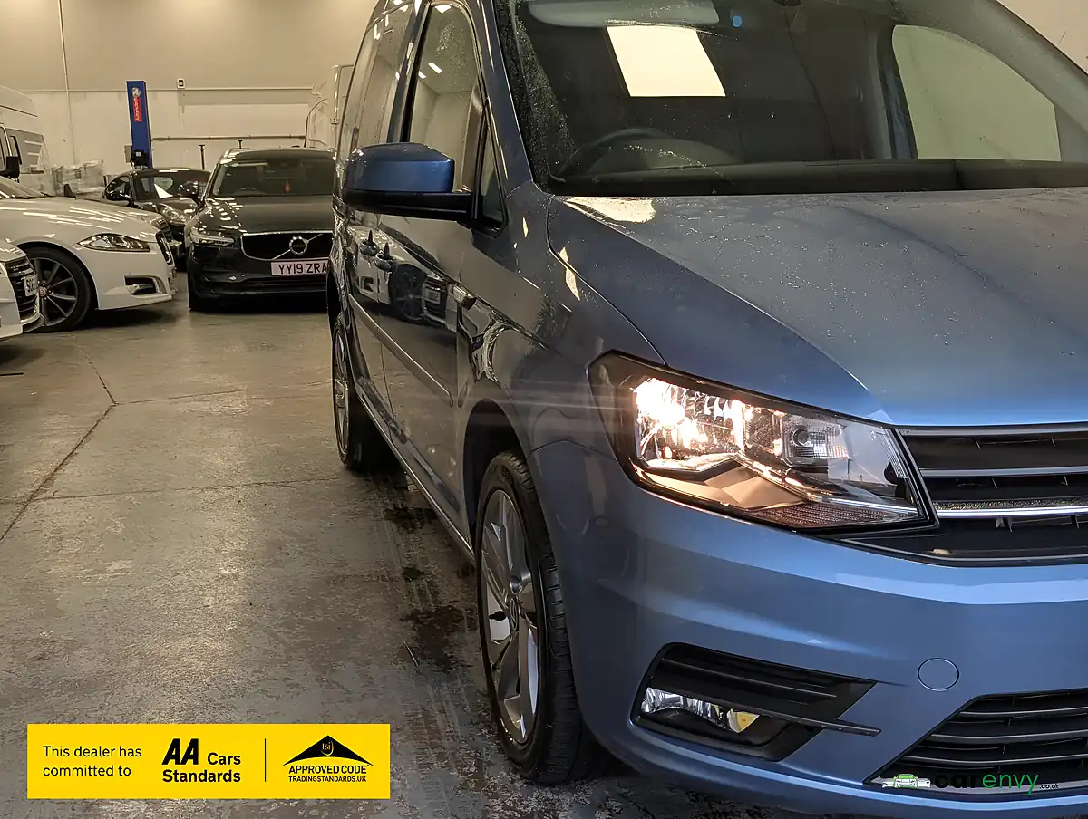 Used 2017 Volkswagen Caddy Life Blue - Interior and Exterior details 3