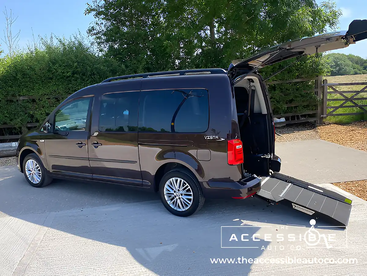 Used 2017 Volkswagen Caddy Maxi Life Purple - Interior and Exterior details 10