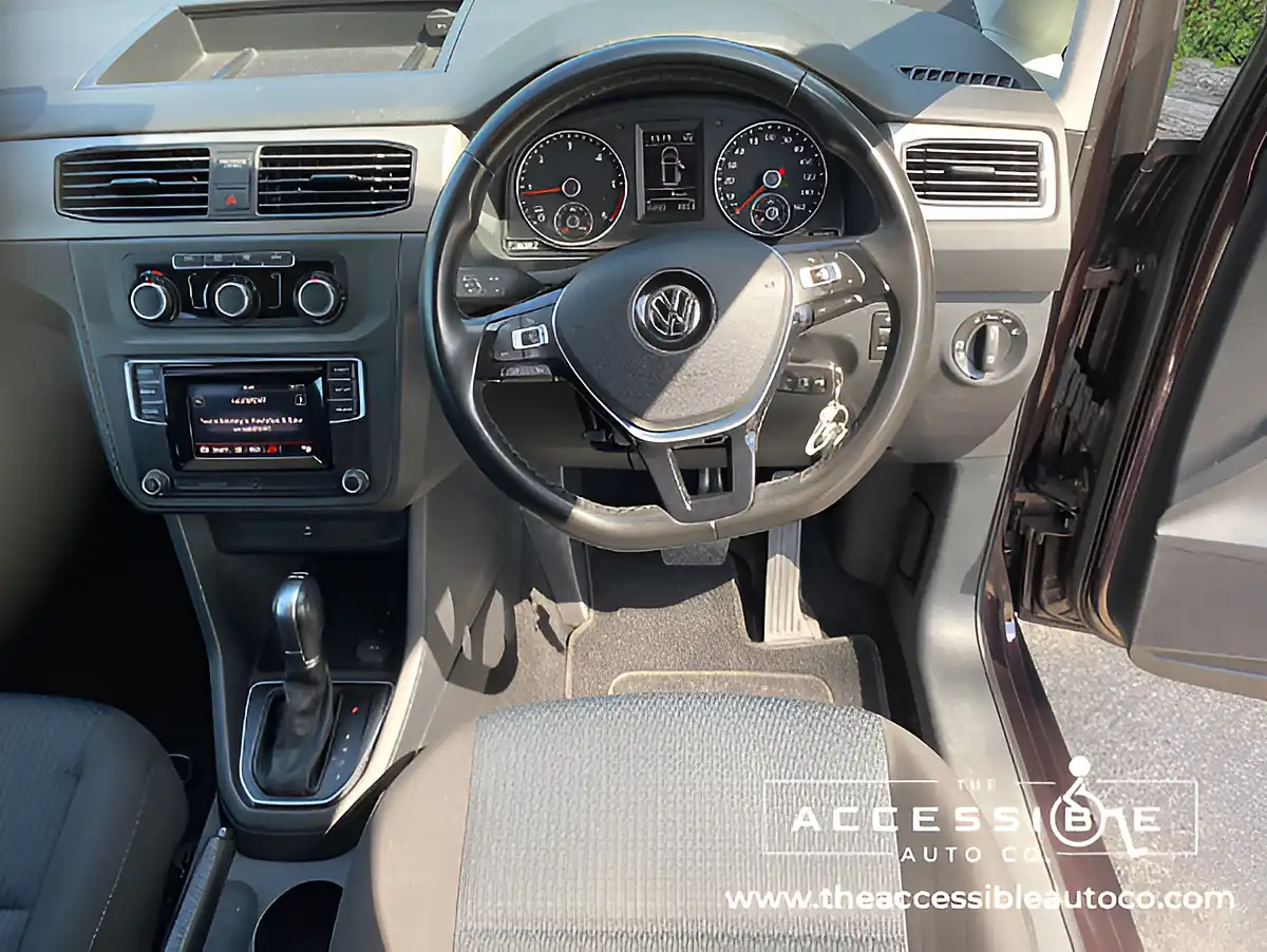 Used 2017 Volkswagen Caddy Maxi Life Purple - Interior and Exterior details 12