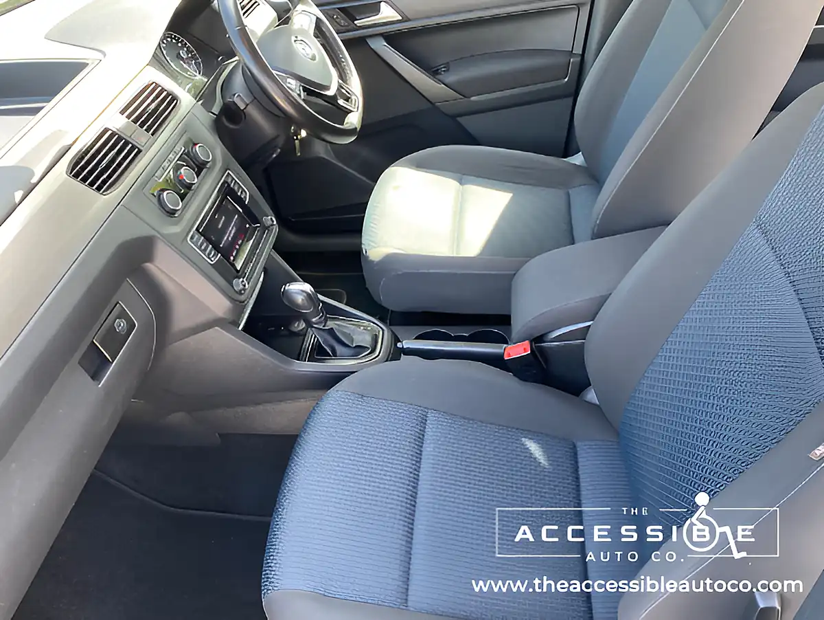 Used 2017 Volkswagen Caddy Maxi Life Purple - Interior and Exterior details 13