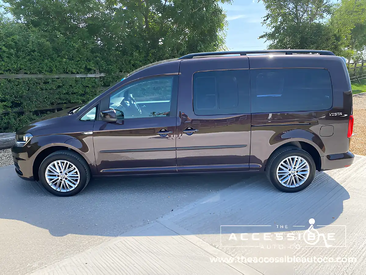Used 2017 Volkswagen Caddy Maxi Life Purple - Interior and Exterior details 2