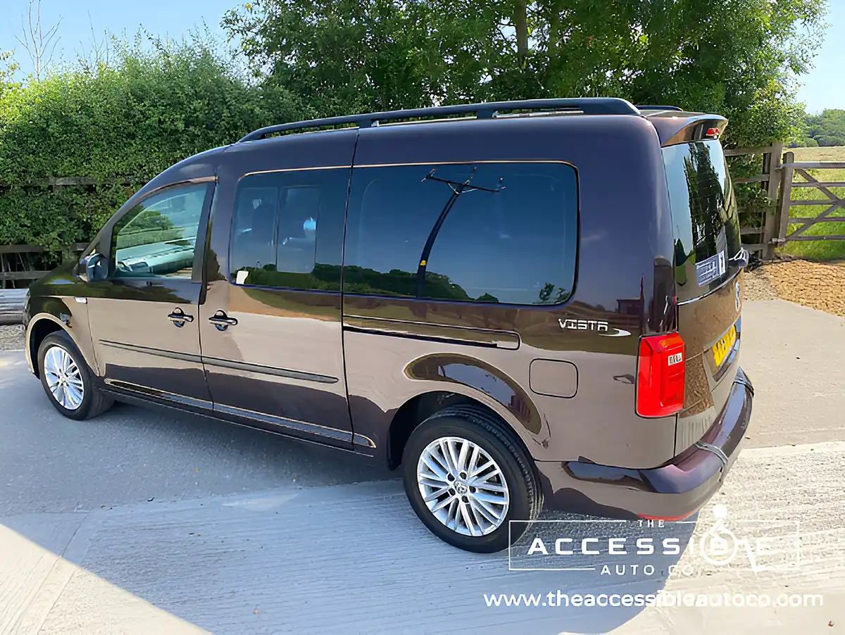 Used 2017 Volkswagen Caddy Maxi Life Purple - Interior and Exterior details 5