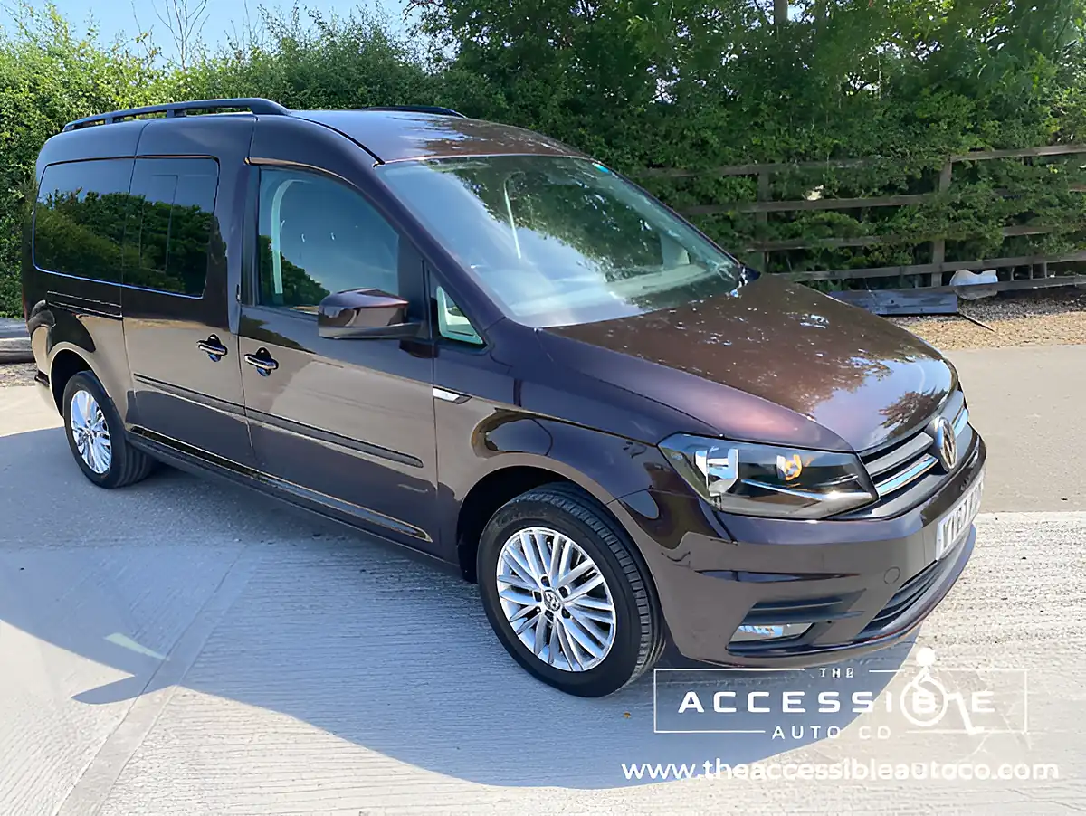 Used 2017 Volkswagen Caddy Maxi Life Purple - Interior and Exterior details 6