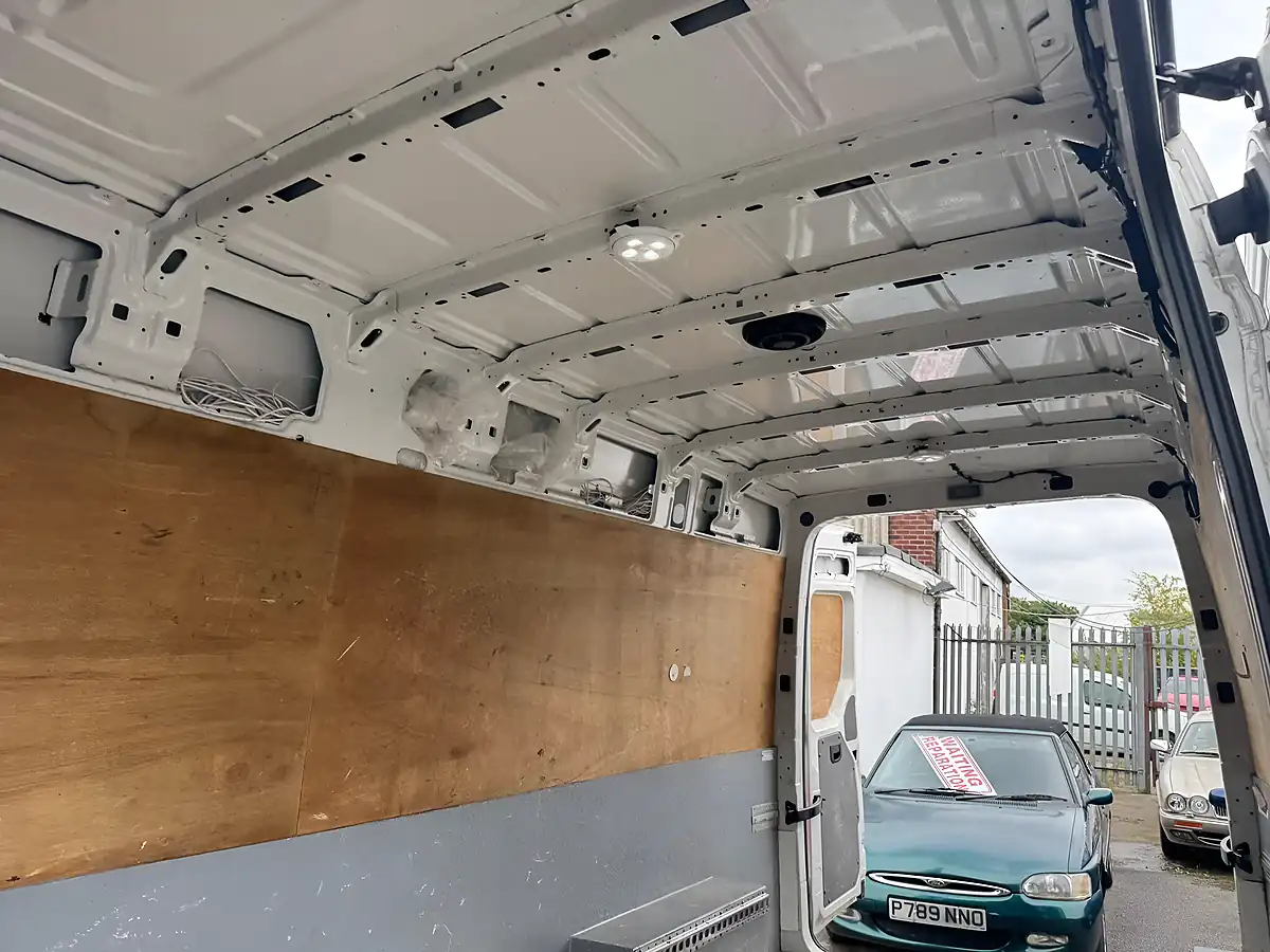 Used 2017 Volkswagen Crafter Startline White - Interior and Exterior details 12