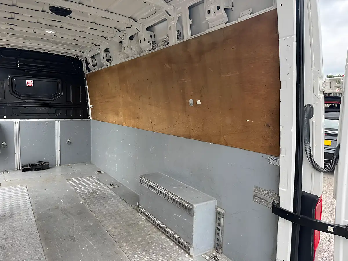 Used 2017 Volkswagen Crafter Startline White - Interior and Exterior details 14
