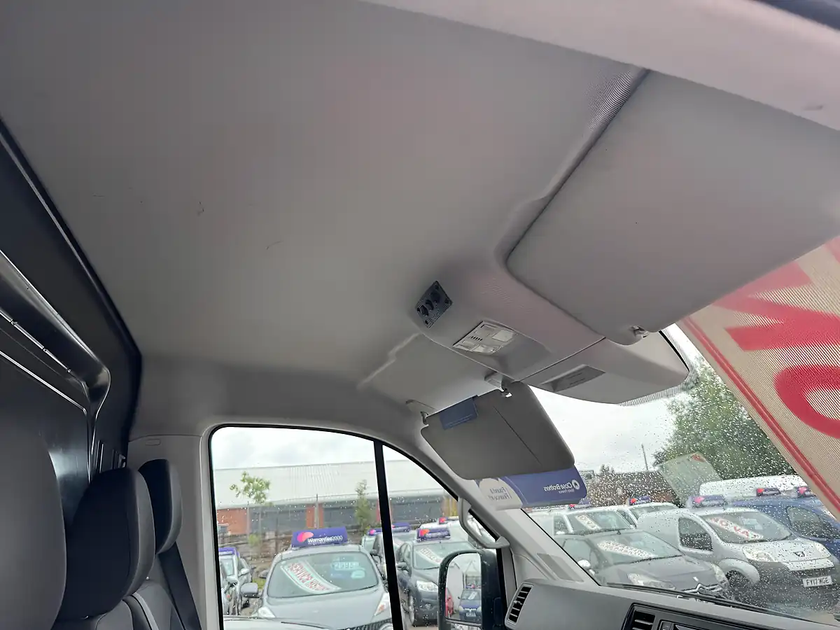 Used 2017 Volkswagen Crafter Startline White - Interior and Exterior details 19