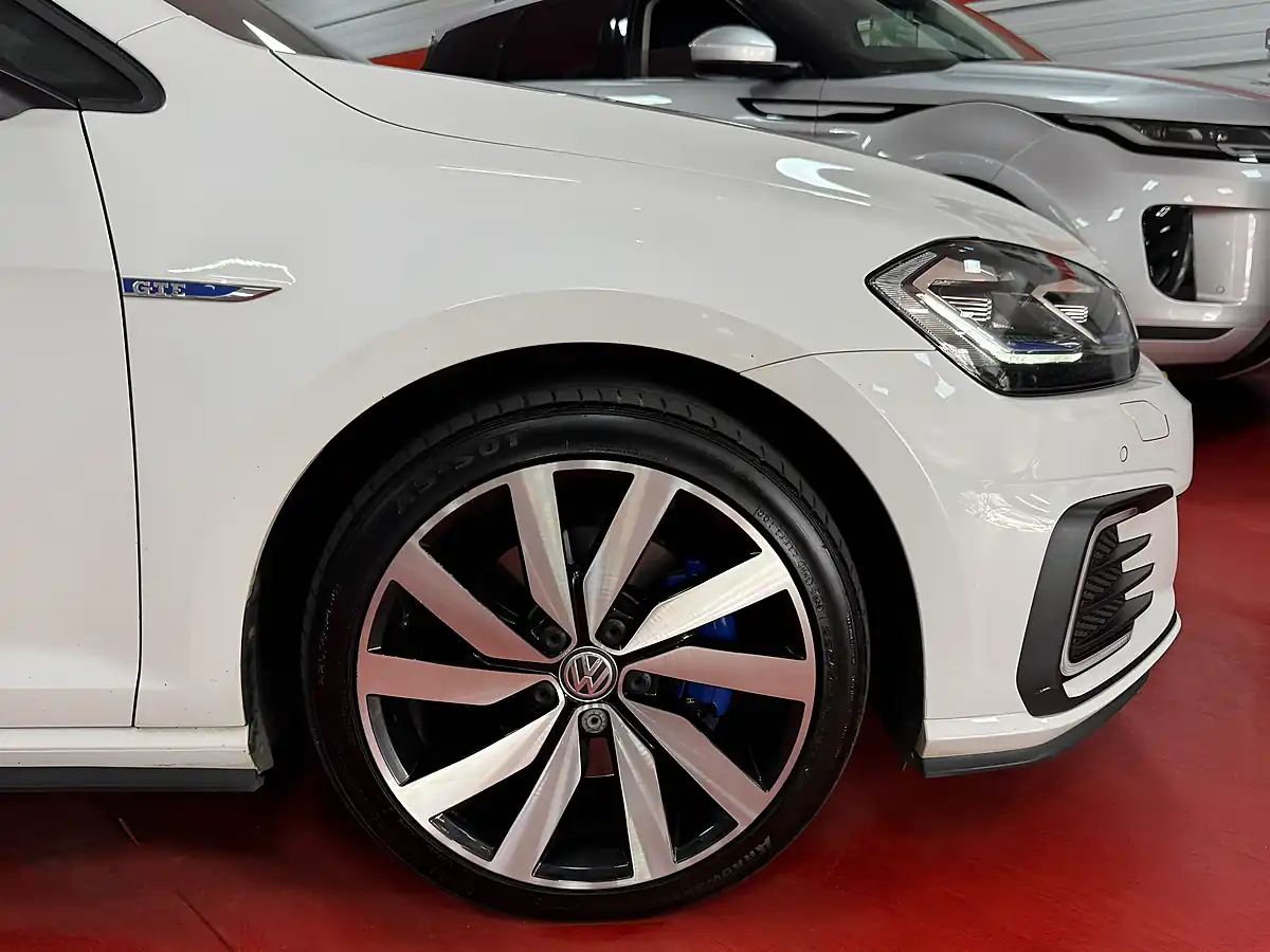 Used 2017 Volkswagen Golf Advance White - Interior and Exterior details 12