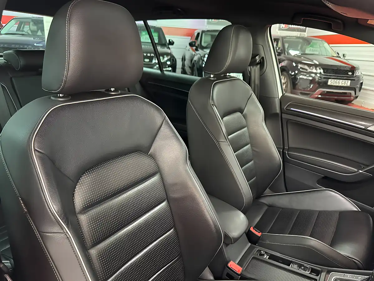Used 2017 Volkswagen Golf Advance White - Interior and Exterior details 13