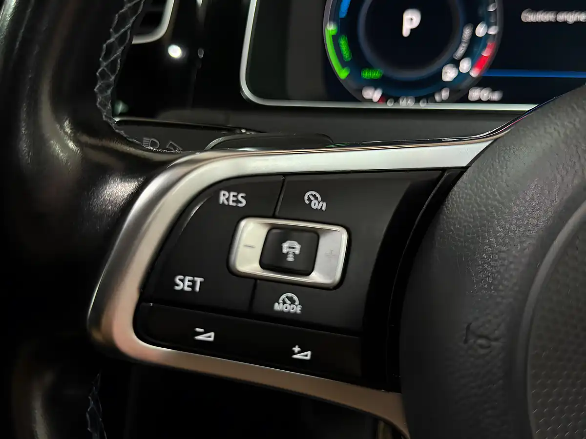 Used 2017 Volkswagen Golf Advance White - Interior and Exterior details 15