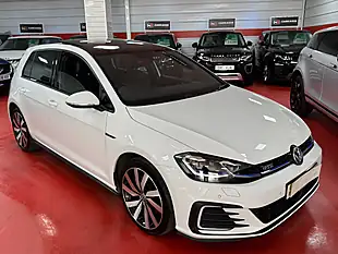 Used 2017 Volkswagen Golf Advance White - Interior and Exterior details 4