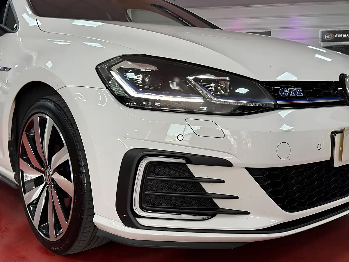 Used 2017 Volkswagen Golf Advance White - Interior and Exterior details 6