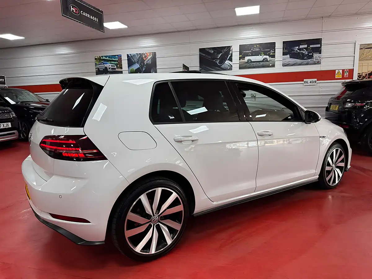 Used 2017 Volkswagen Golf Advance White - Interior and Exterior details 7