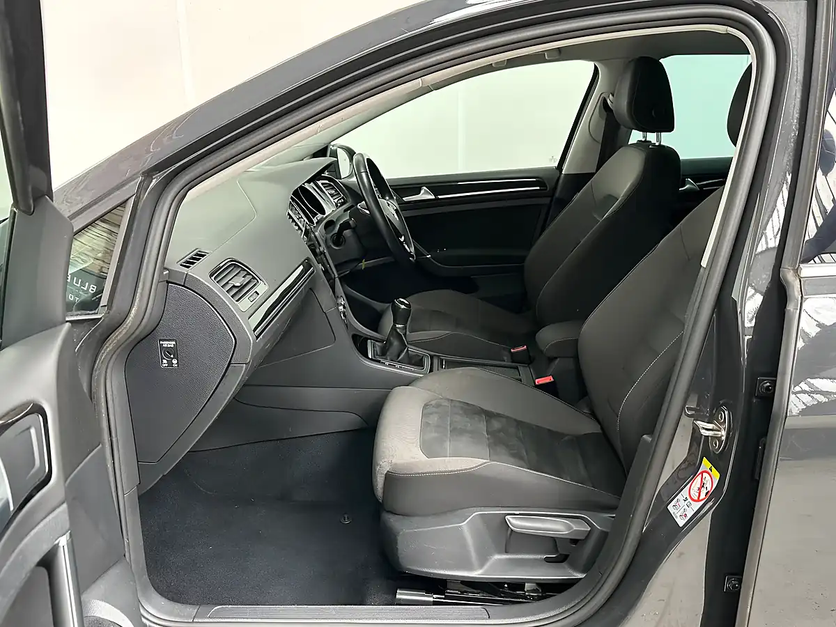 Used 2017 Volkswagen Golf Bluemotion Tech GT Indium Grey - Interior and Exterior details 10