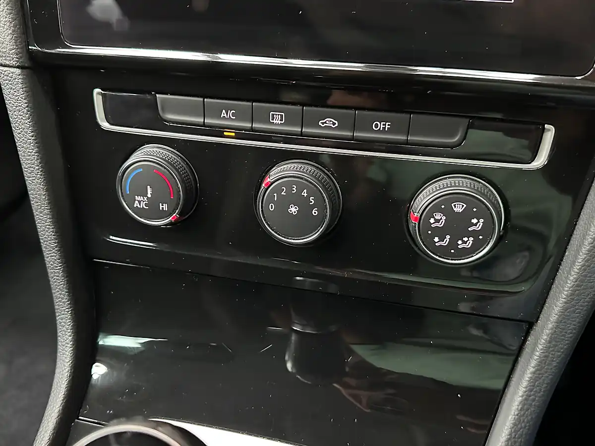 Used 2017 Volkswagen Golf Bluemotion Tech GT Indium Grey - Interior and Exterior details 14