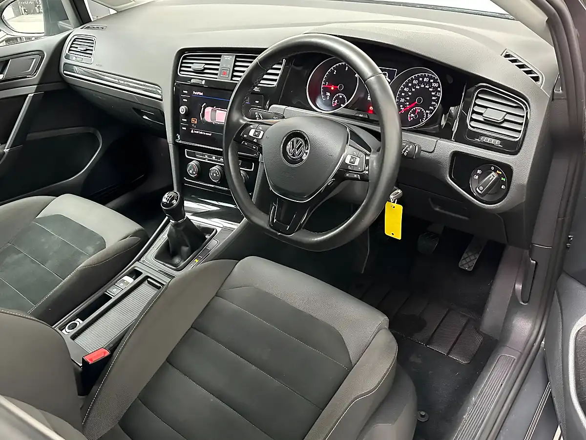 Used 2017 Volkswagen Golf Bluemotion Tech GT Indium Grey - Interior and Exterior details 4