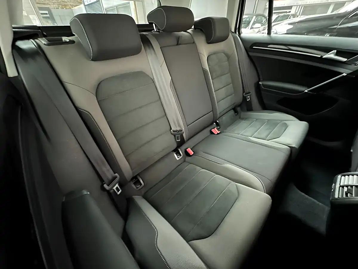 Used 2017 Volkswagen Golf Bluemotion Tech GT Indium Grey - Interior and Exterior details 9