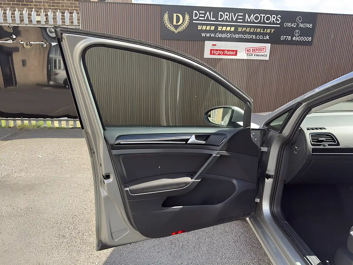 Used 2017 Volkswagen Golf Bluemotion Tech GT Silver - Interior and Exterior details 10