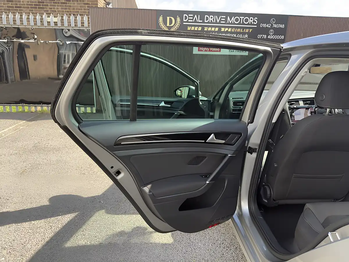 Used 2017 Volkswagen Golf Bluemotion Tech GT Silver - Interior and Exterior details 11