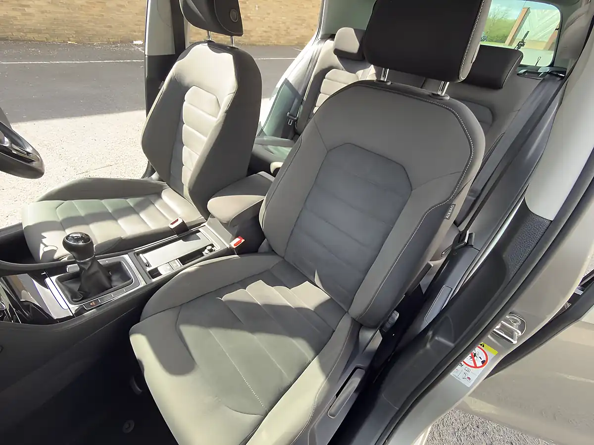Used 2017 Volkswagen Golf Bluemotion Tech GT Silver - Interior and Exterior details 16