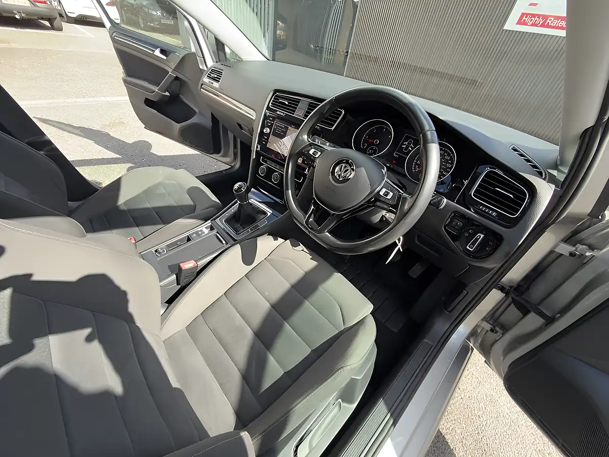 Used 2017 Volkswagen Golf Bluemotion Tech GT Silver - Interior and Exterior details 18