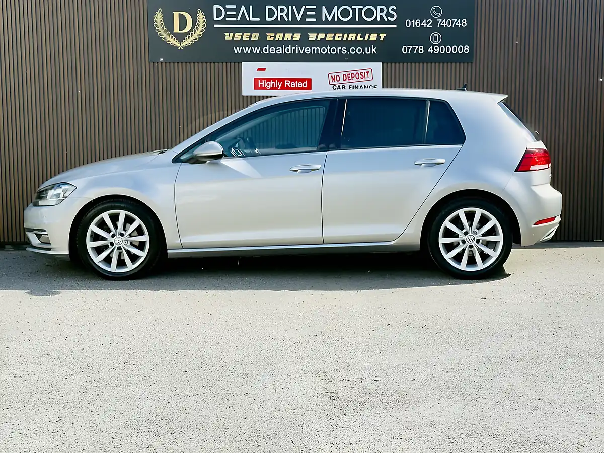 Used 2017 Volkswagen Golf Bluemotion Tech GT Silver - Interior and Exterior details 5