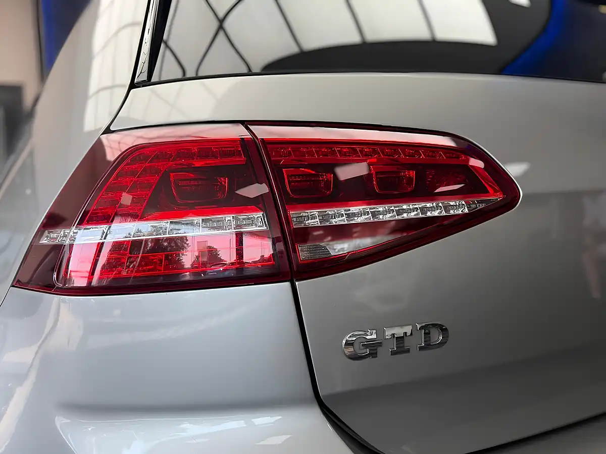 Used 2017 Volkswagen Golf Bluemotion Tech Gtd Silver - Interior and Exterior details 10