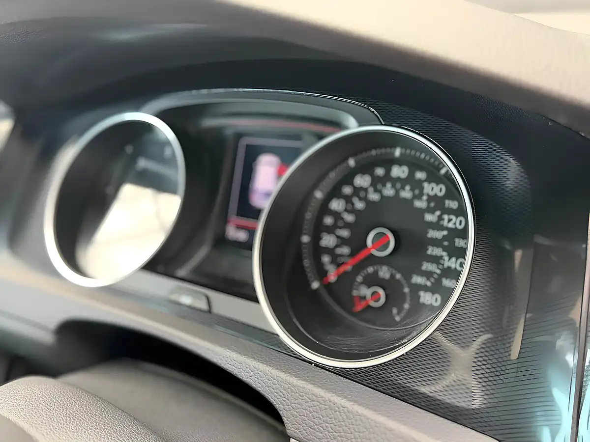 Used 2017 Volkswagen Golf Bluemotion Tech Gtd Silver - Interior and Exterior details 13