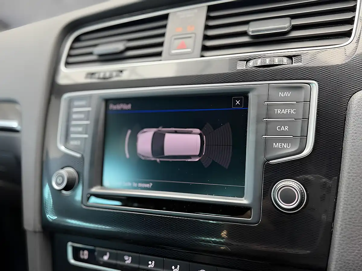 Used 2017 Volkswagen Golf Bluemotion Tech Gtd Silver - Interior and Exterior details 18