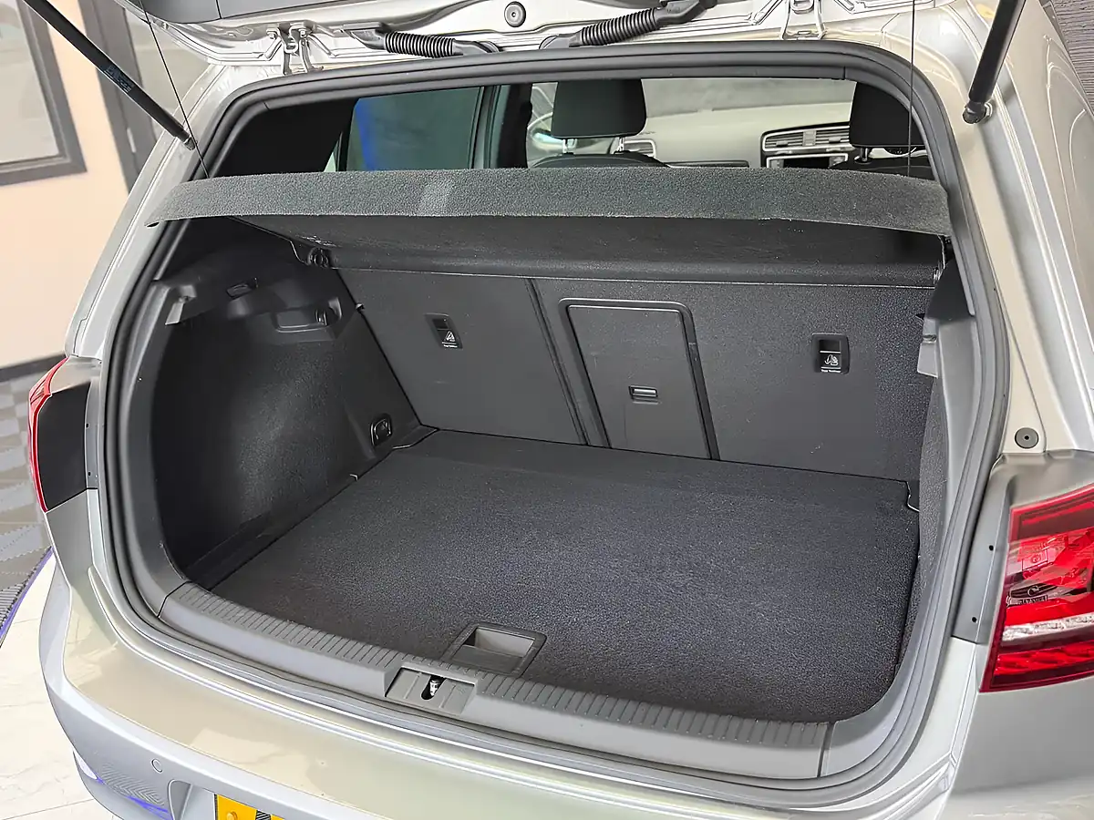 Used 2017 Volkswagen Golf Bluemotion Tech Gtd Silver - Interior and Exterior details 20