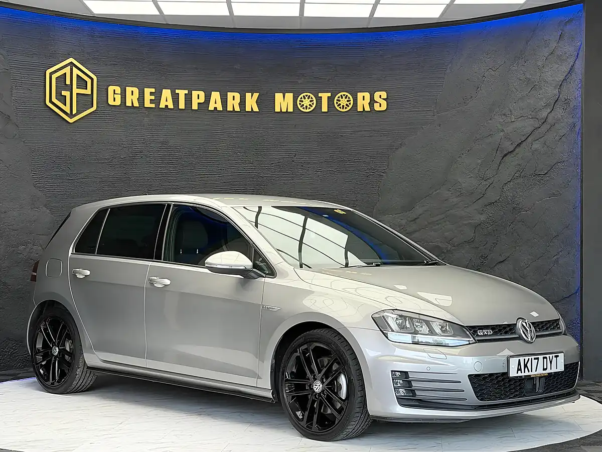 Used 2017 Volkswagen Golf Bluemotion Tech Gtd Silver - Interior and Exterior details 3