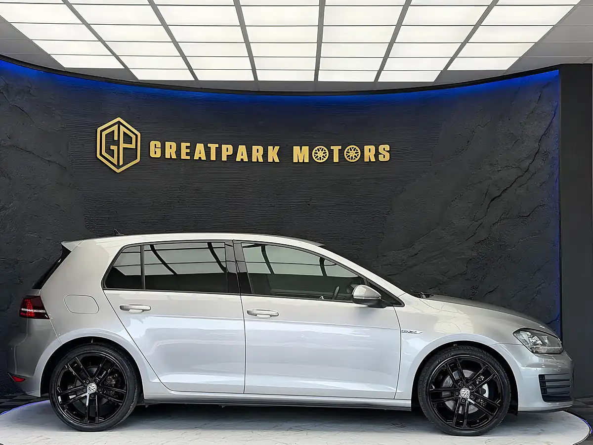 Used 2017 Volkswagen Golf Bluemotion Tech Gtd Silver - Interior and Exterior details 4