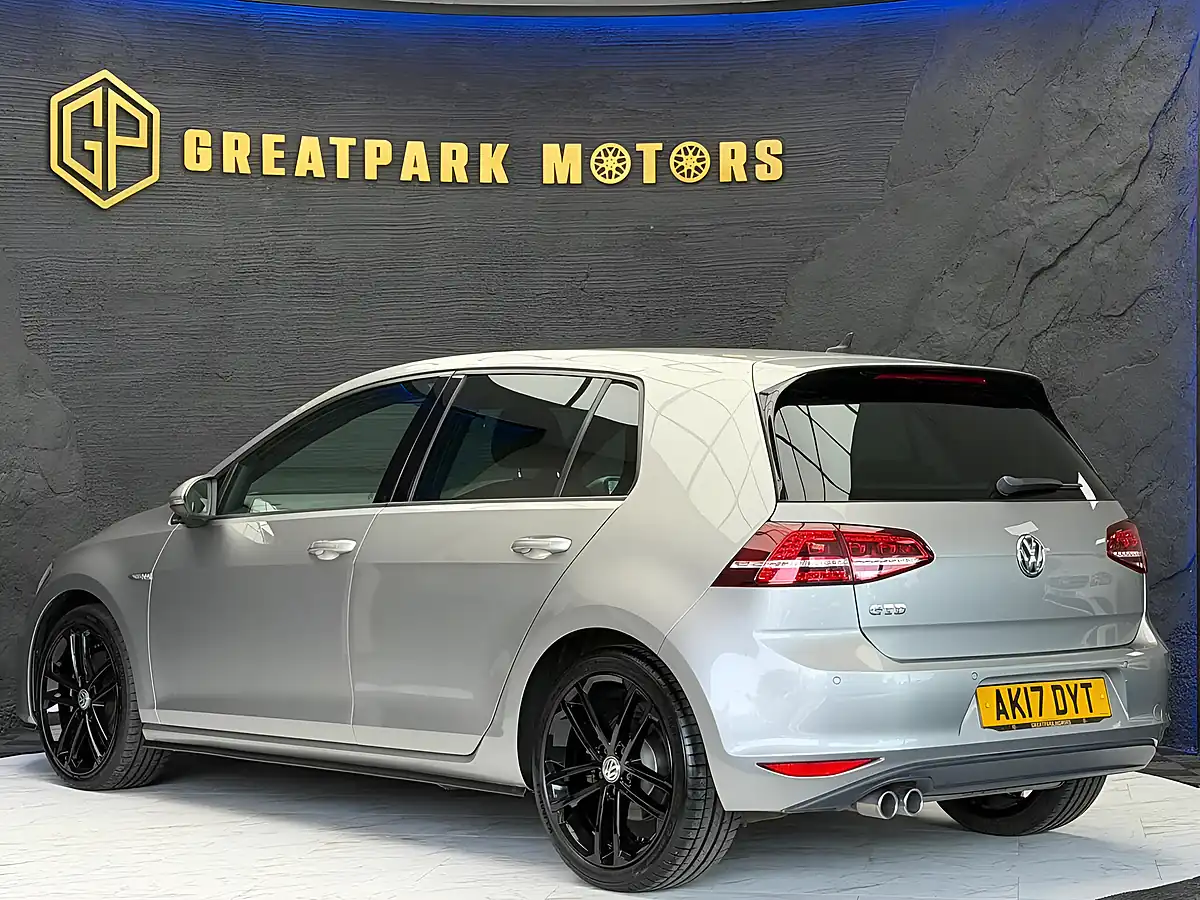 Used 2017 Volkswagen Golf Bluemotion Tech Gtd Silver - Interior and Exterior details 7