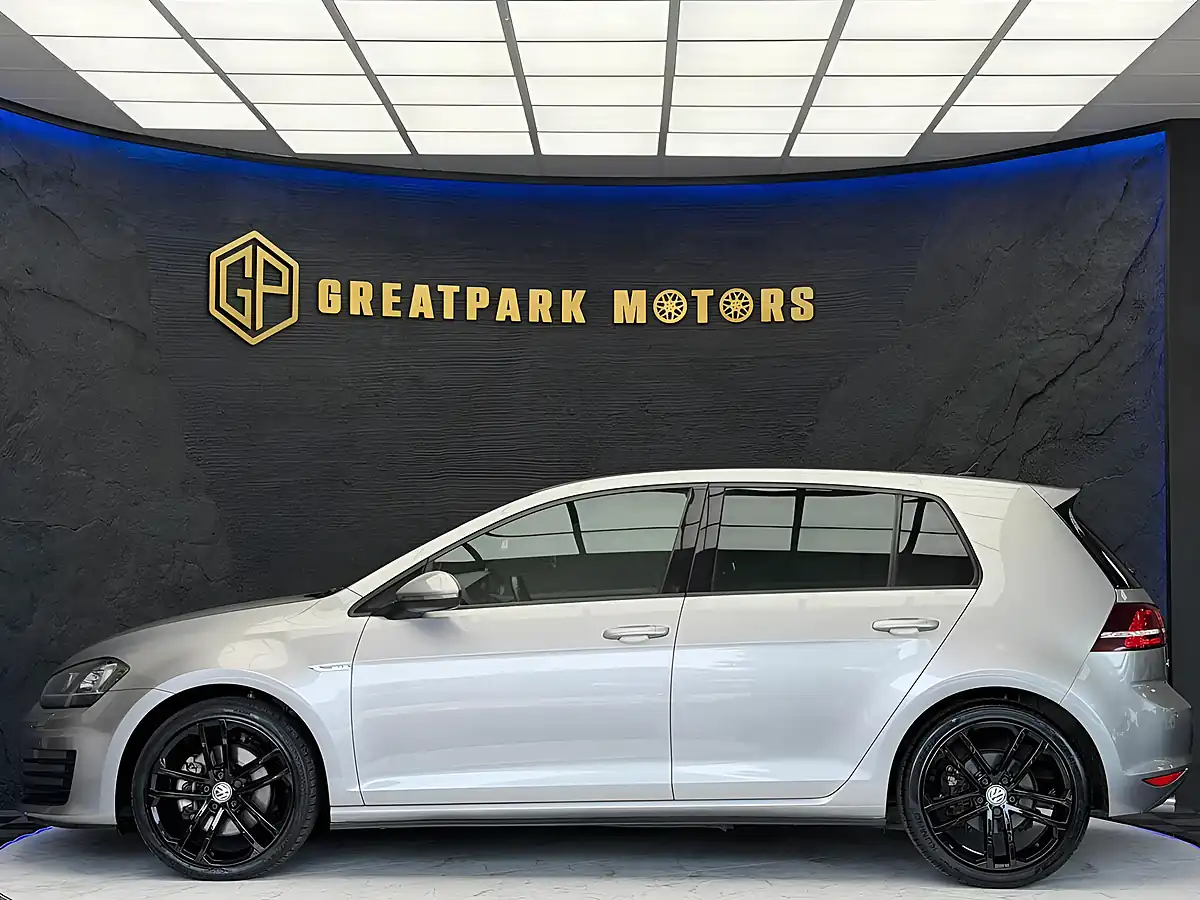 Used 2017 Volkswagen Golf Bluemotion Tech Gtd Silver - Interior and Exterior details 8