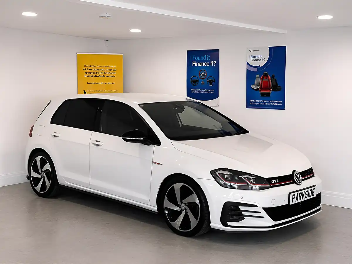 Used 2017 Volkswagen Golf Bluemotion Tech GTI White - Front View