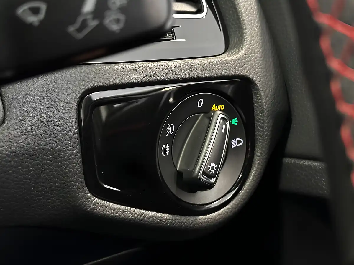 Used 2017 Volkswagen Golf Bluemotion Tech GTI White - Interior and Exterior details 15
