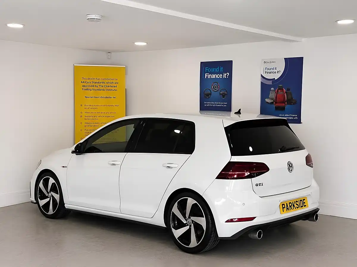 Used 2017 Volkswagen Golf Bluemotion Tech GTI White - Interior and Exterior details 4