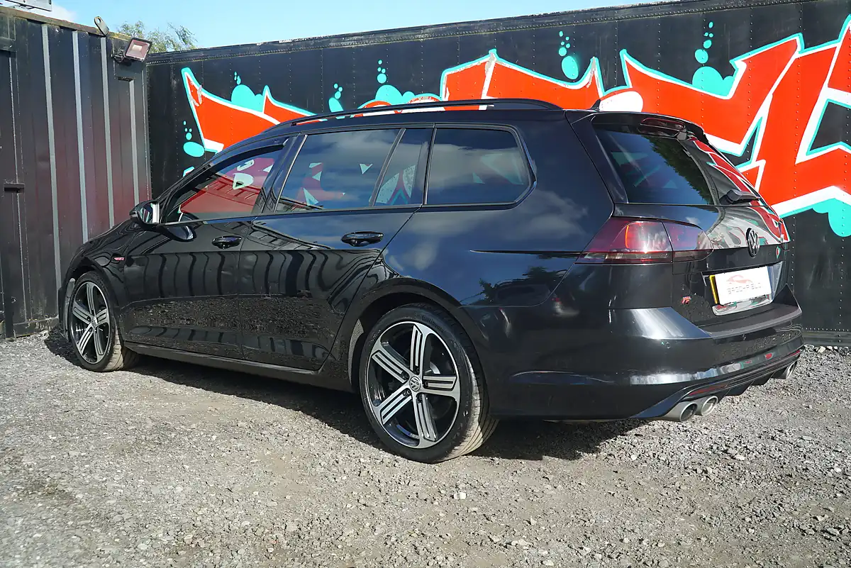Used 2017 Volkswagen Golf Bluemotion Tech R Black - Interior and Exterior details 11