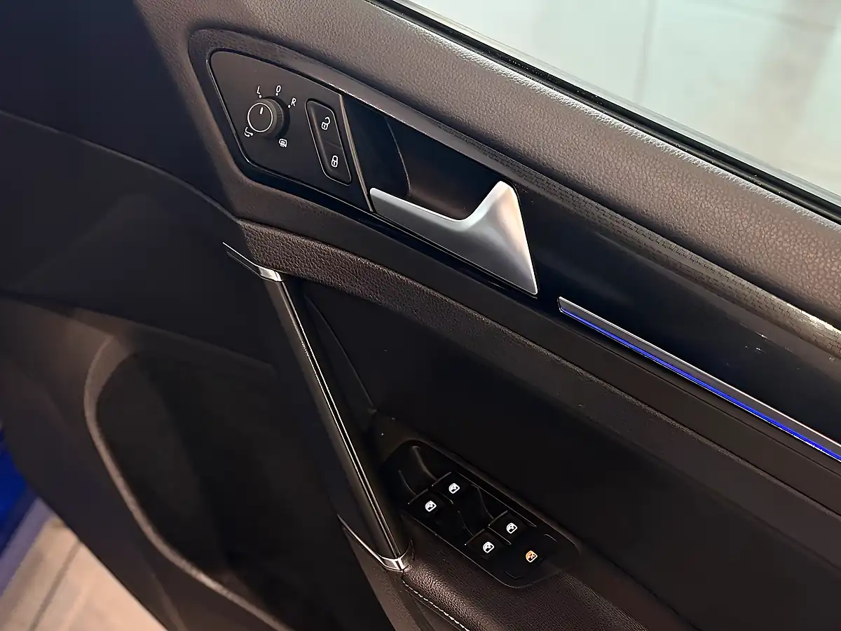 Used 2017 Volkswagen Golf Bluemotion Tech R Blue - Interior and Exterior details 13