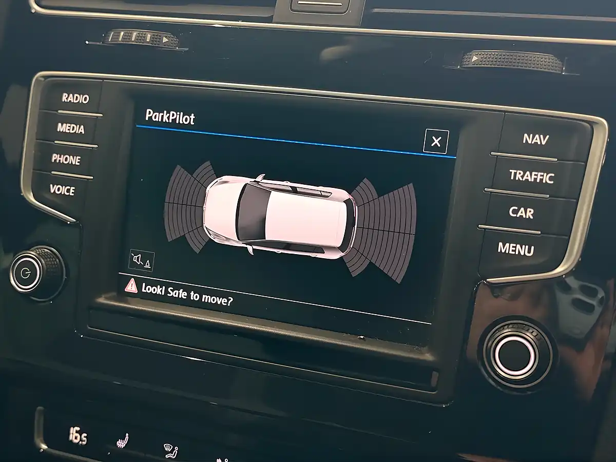 Used 2017 Volkswagen Golf Bluemotion Tech R Blue - Interior and Exterior details 15