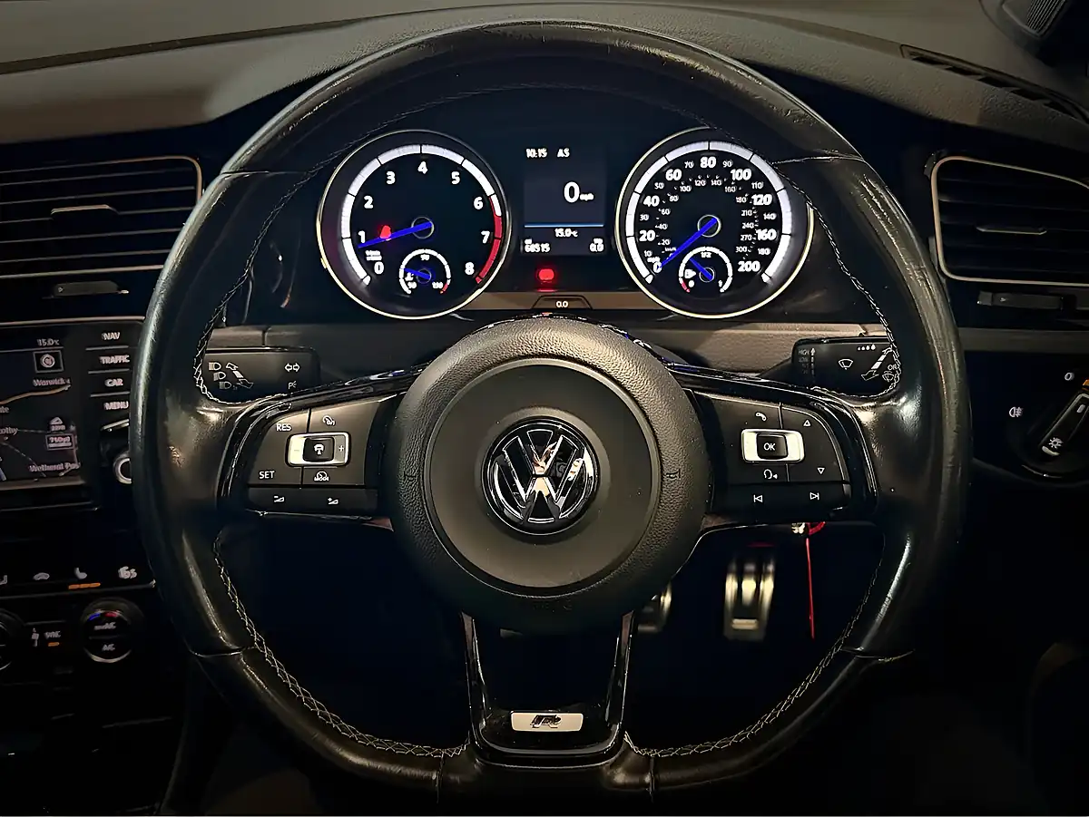 Used 2017 Volkswagen Golf Bluemotion Tech R Blue - Interior and Exterior details 17