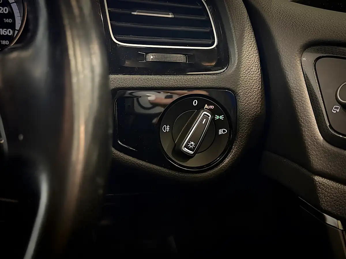 Used 2017 Volkswagen Golf Bluemotion Tech R Blue - Interior and Exterior details 18