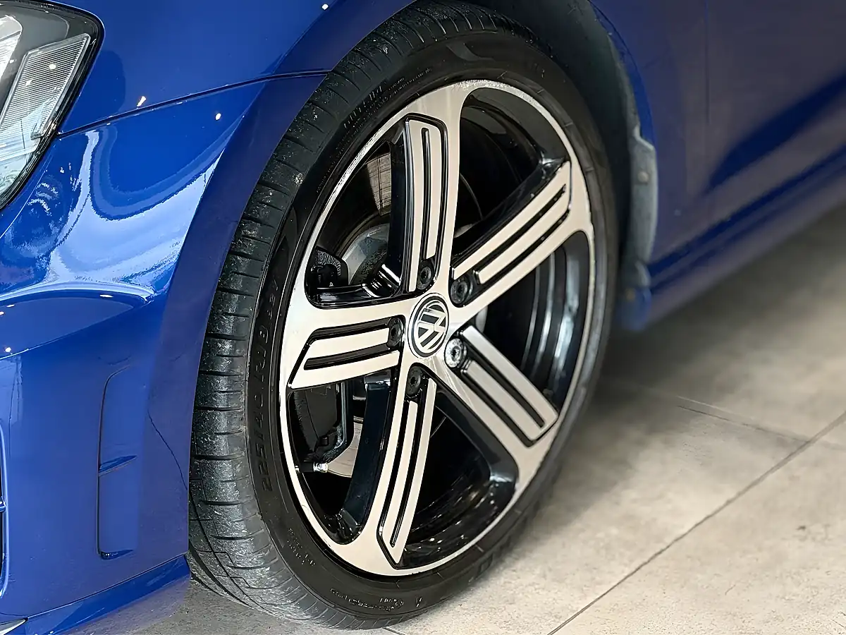 Used 2017 Volkswagen Golf Bluemotion Tech R Blue - Interior and Exterior details 4