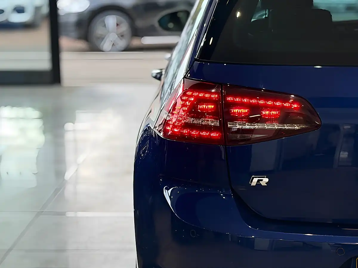 Used 2017 Volkswagen Golf Bluemotion Tech R Blue - Interior and Exterior details 7