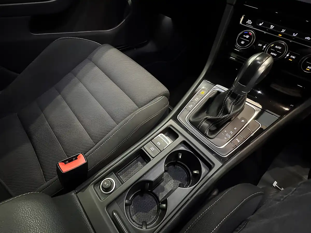Used 2017 Volkswagen Golf Bluemotion Tech R Blue - Interior and Exterior details 14