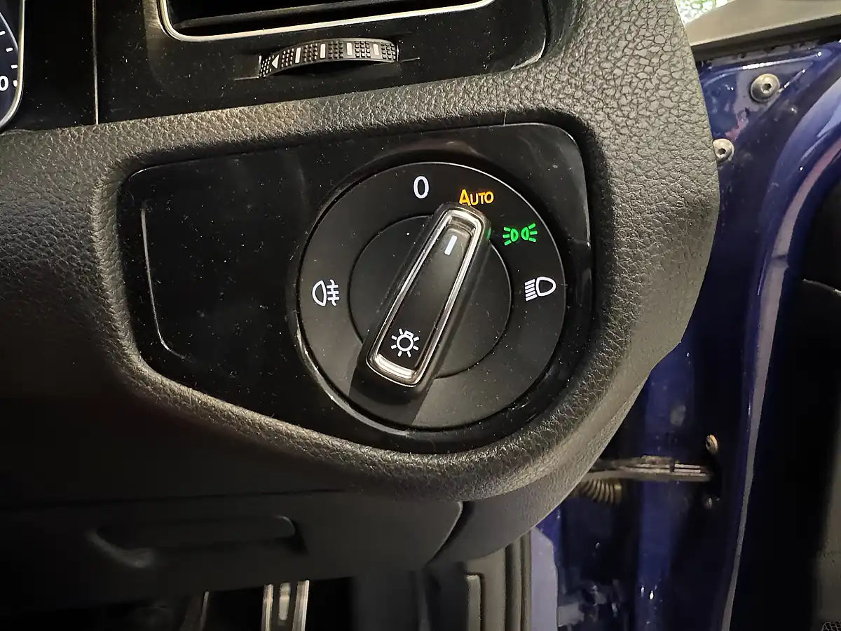 Used 2017 Volkswagen Golf Bluemotion Tech R Blue - Interior and Exterior details 17