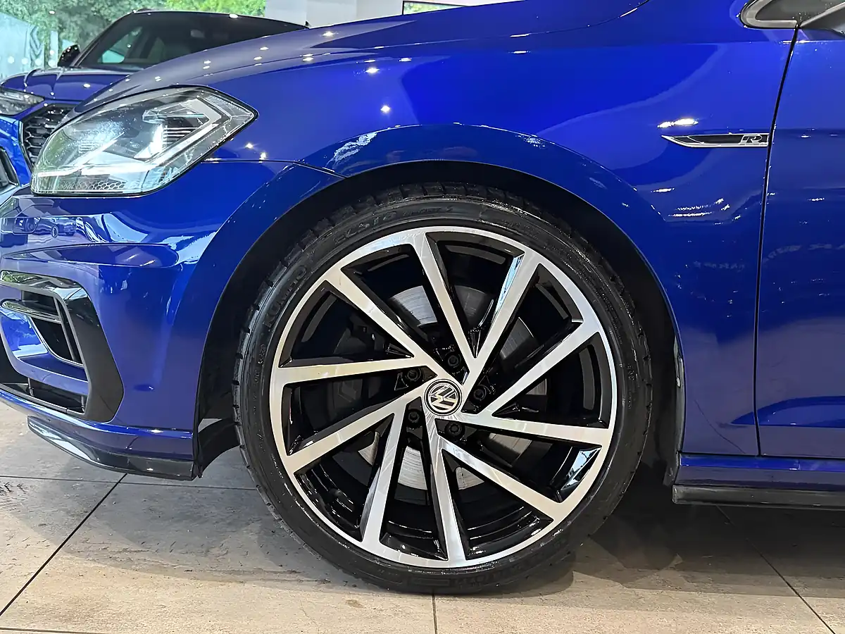 Used 2017 Volkswagen Golf Bluemotion Tech R Blue - Interior and Exterior details 6