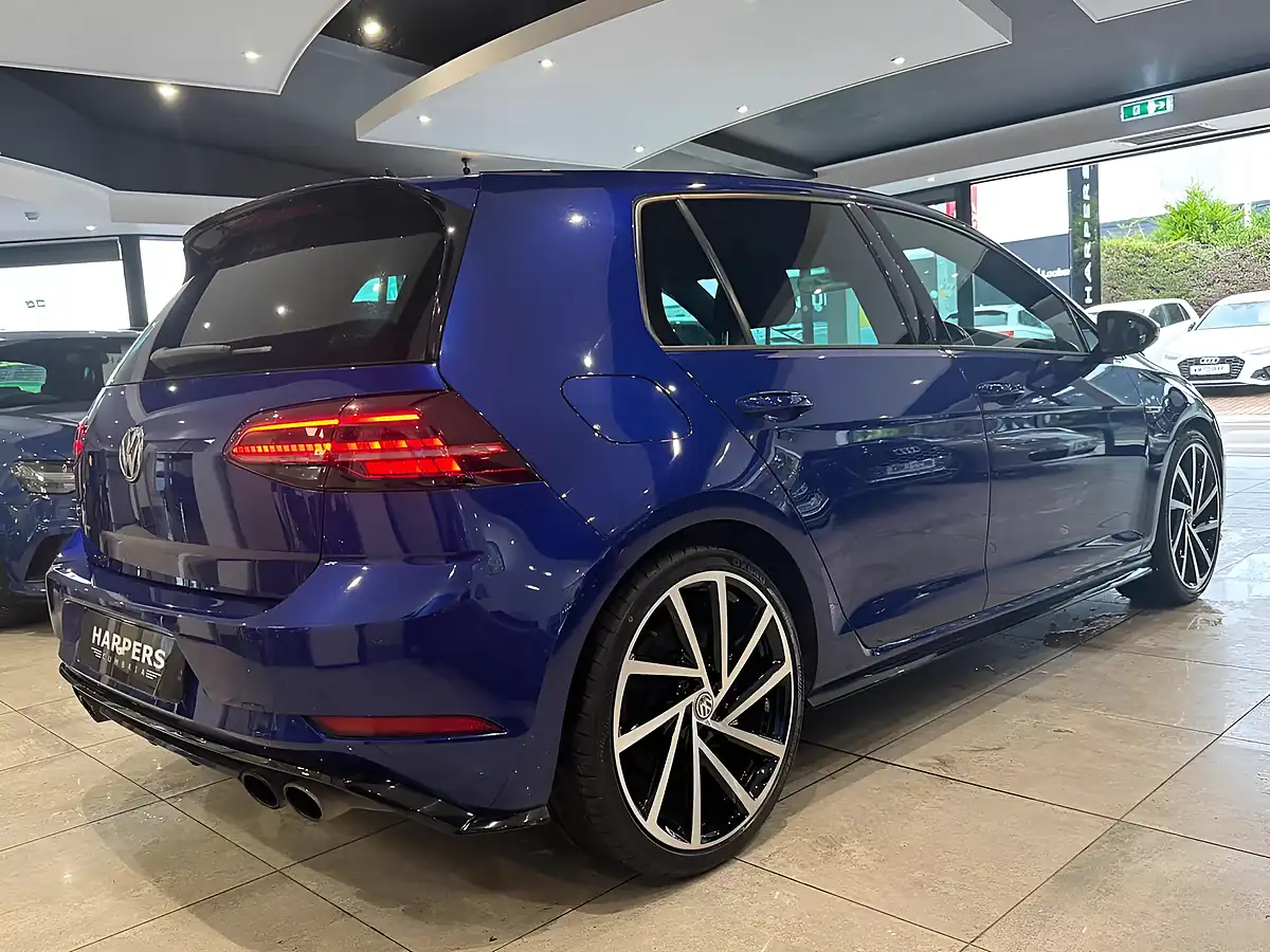 Used 2017 Volkswagen Golf Bluemotion Tech R Blue - Interior and Exterior details 9