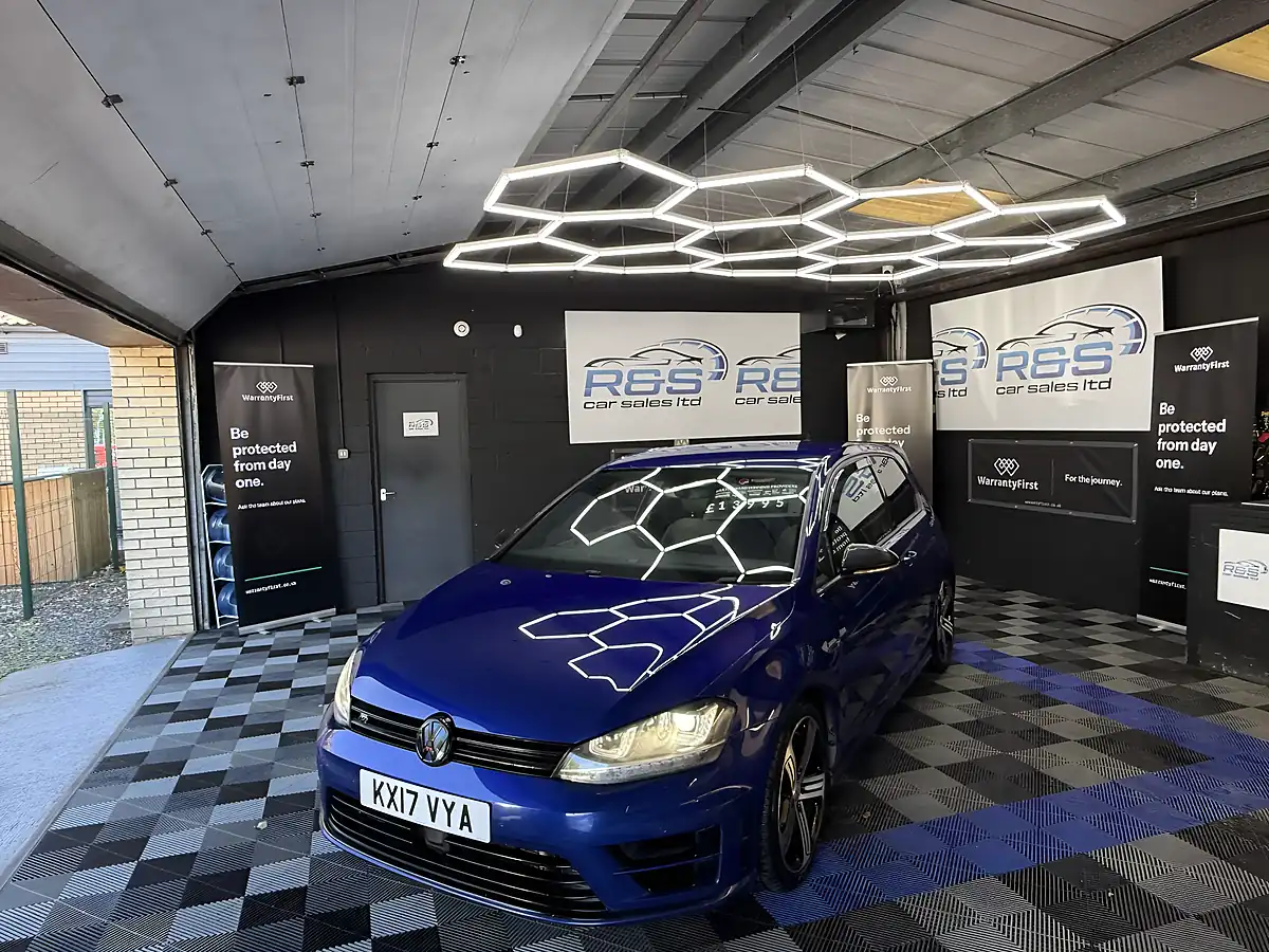 Used 2017 Volkswagen Golf Bluemotion Tech R Blue - Interior and Exterior details 10