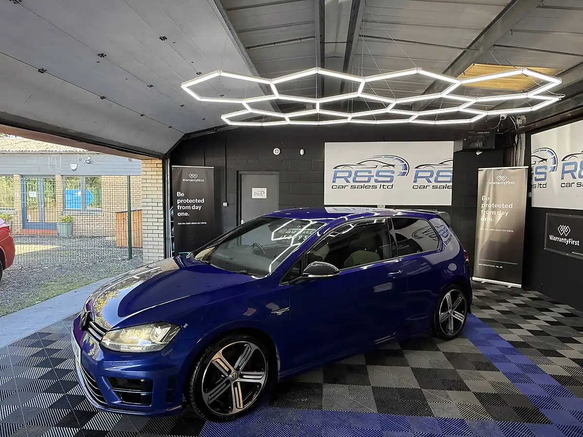 Used 2017 Volkswagen Golf Bluemotion Tech R Blue - Interior and Exterior details 12